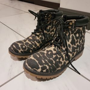 Leopard booties size 7 Call it spring